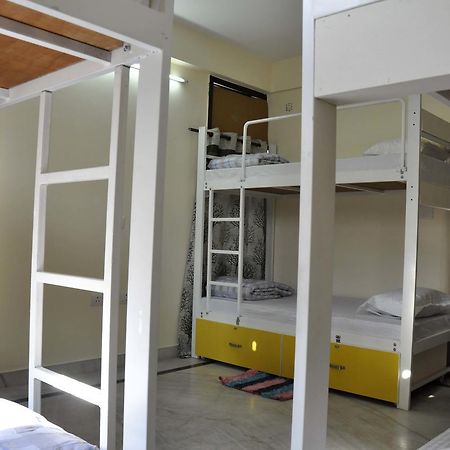 Friends Hostel New Delhi Exteriör bild
