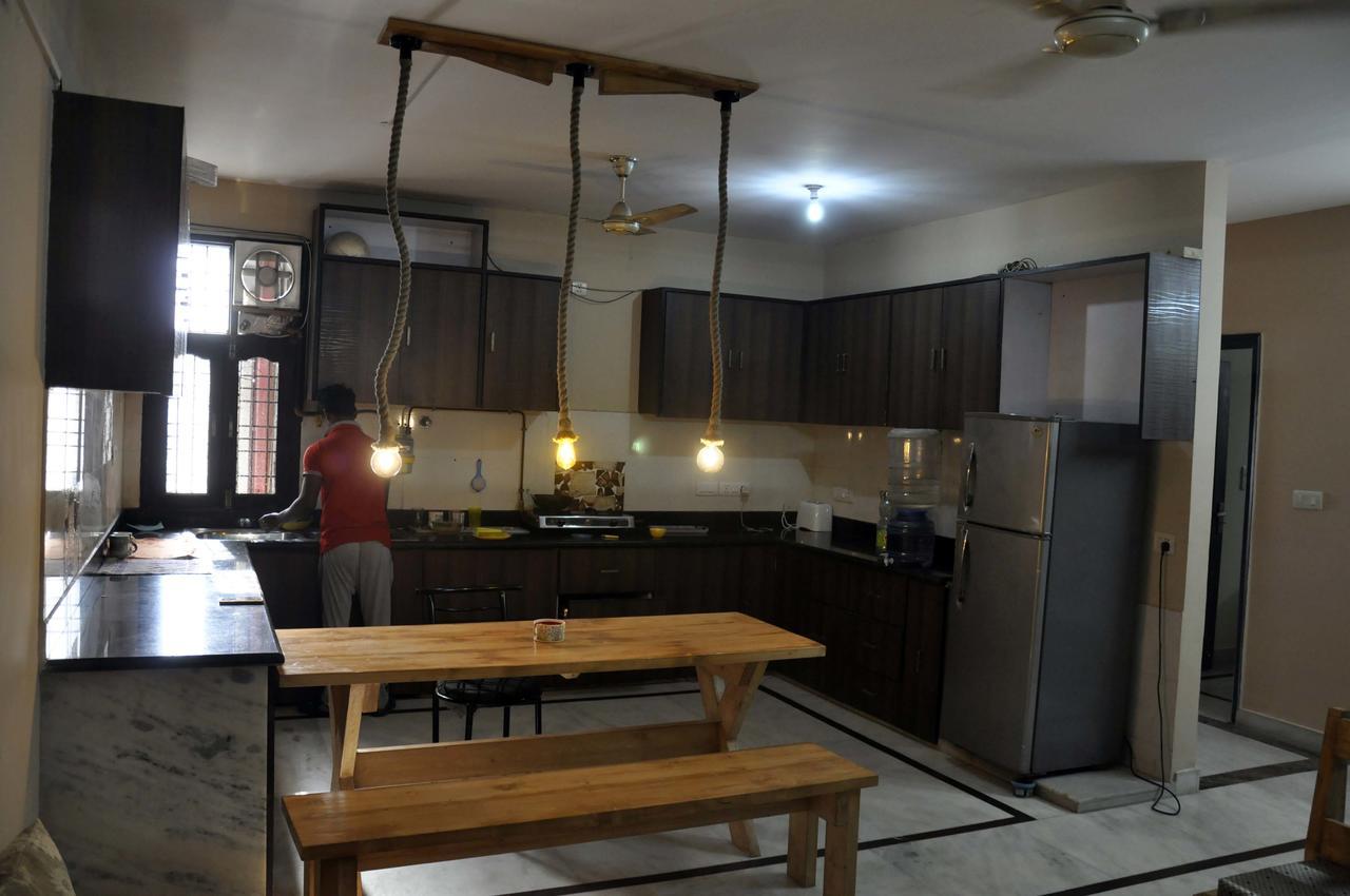 Friends Hostel New Delhi Exteriör bild