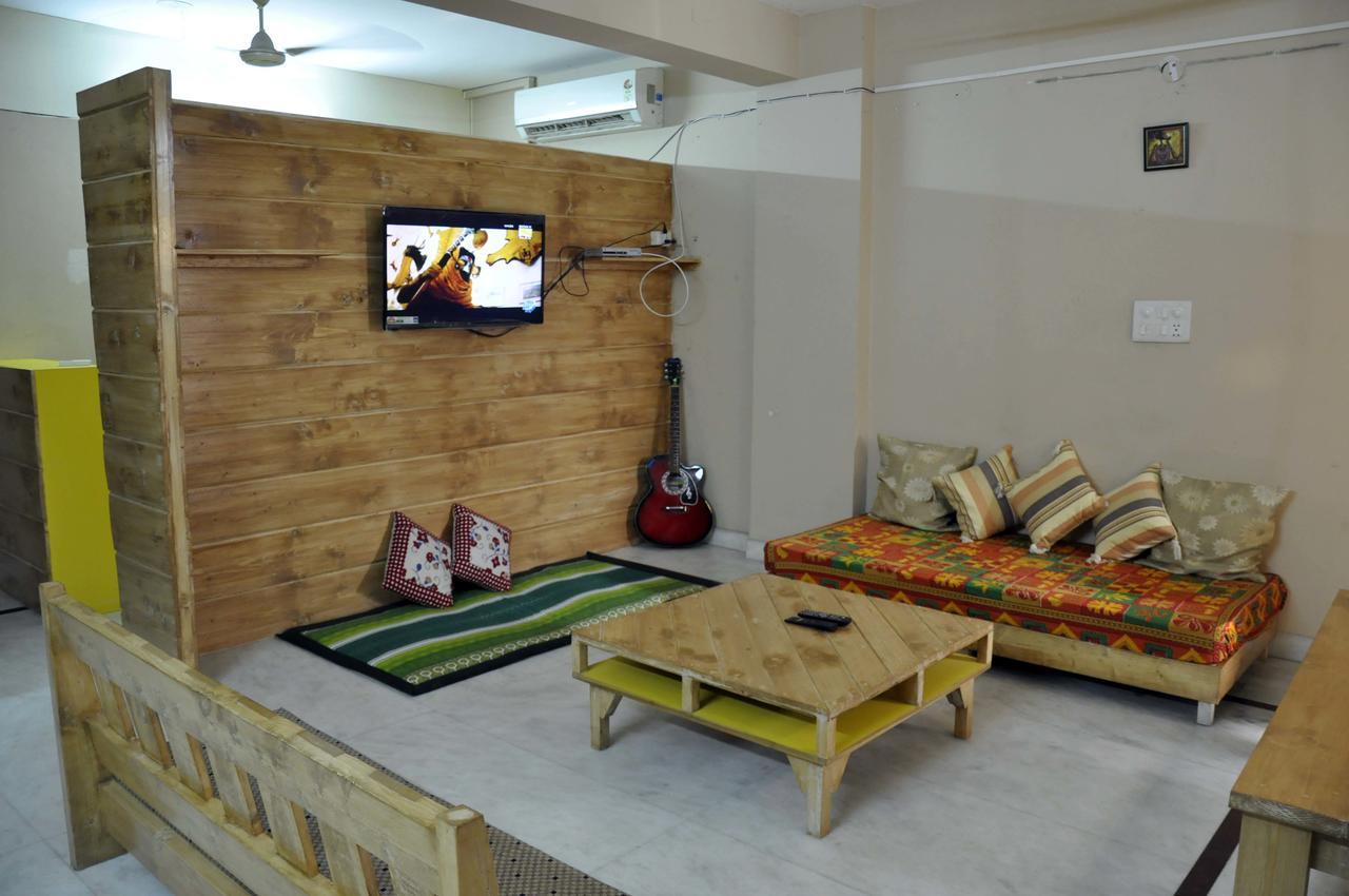 Friends Hostel New Delhi Exteriör bild