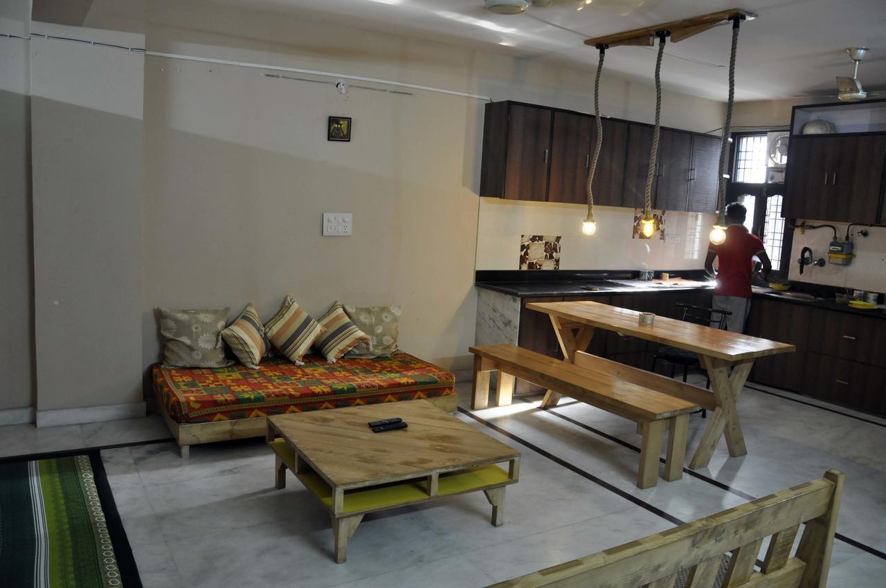 Friends Hostel New Delhi Exteriör bild