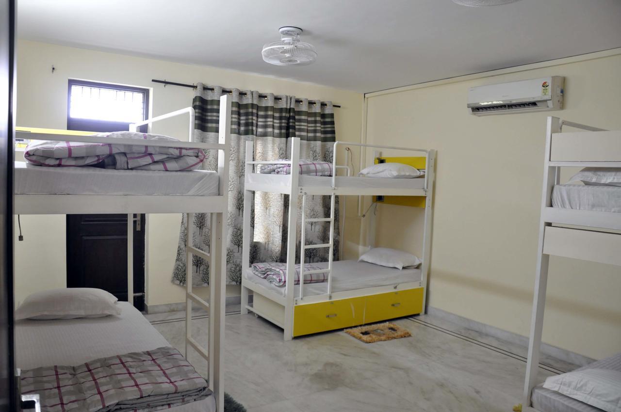 Friends Hostel New Delhi Exteriör bild