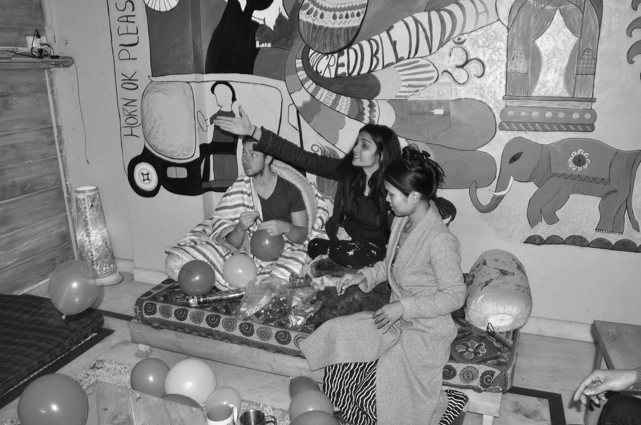 Friends Hostel New Delhi Exteriör bild
